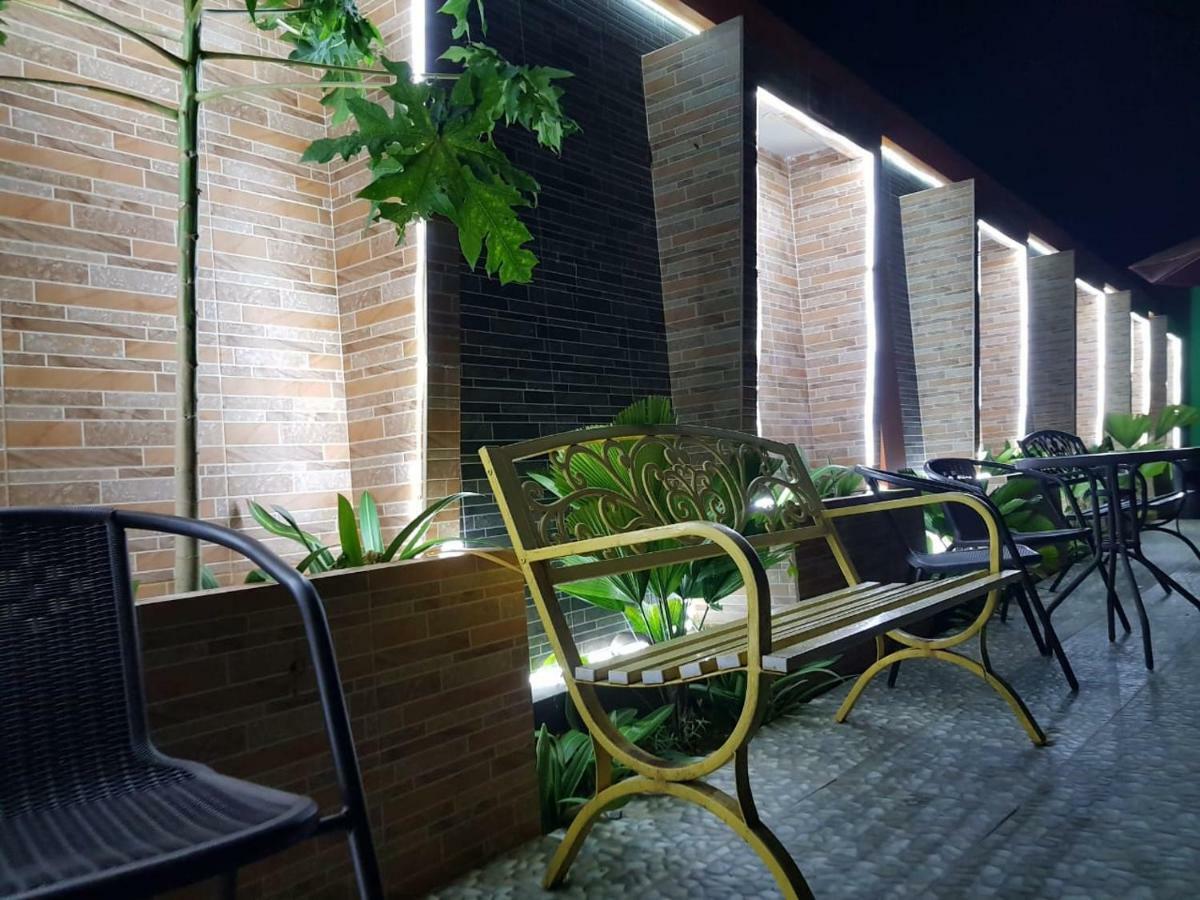 Fortune Front One Hotel Kendari Exterior foto