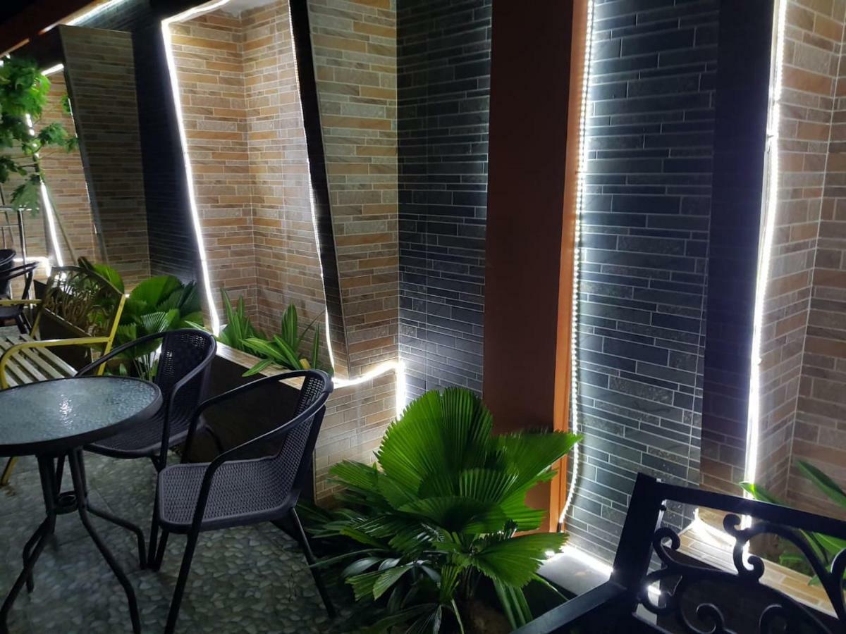 Fortune Front One Hotel Kendari Exterior foto