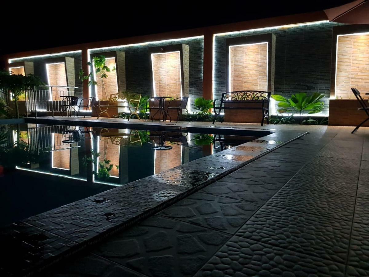 Fortune Front One Hotel Kendari Exterior foto